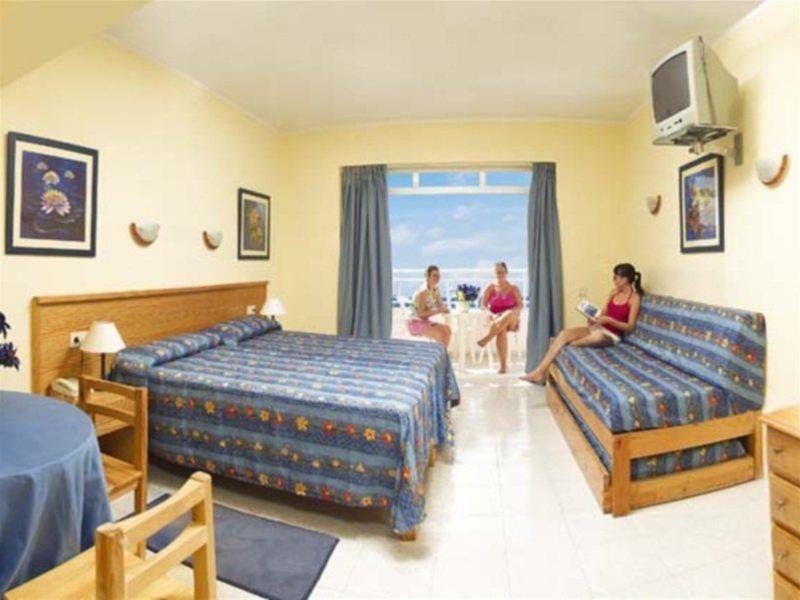 Aparthotel Catalina San Antonio  Buitenkant foto